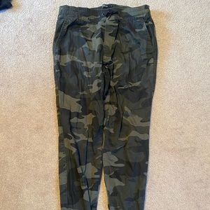 Hollister Mens Camo Jogger Pants Size Medium